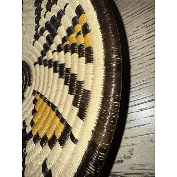 Vintage Hand Woven Vintage Plate Basket Indian Tribal Artisans 10 Inches - Picture 2 of 5
